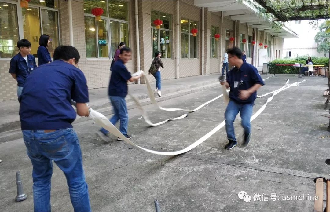 消防接力赛 消防水带的抛出都是有技巧的,掌握技巧才能快速完成竞赛