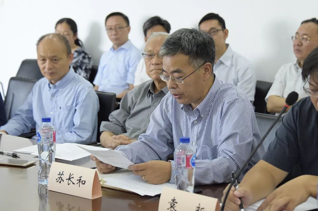校党委书记焦扬来我院参观陈其人学术人生展调研三全育人与教材体系