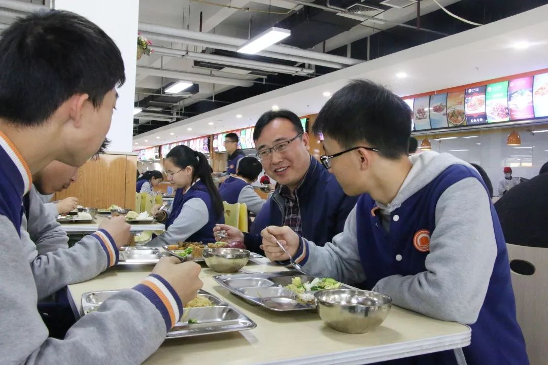 走进长城学校餐厅:探秘美食的起源