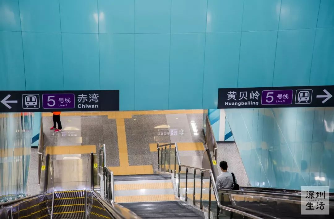 深圳新开地铁超酷炫太空舱式风格堪称地下美术馆