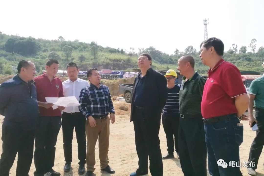 解仕清到峨山县调研企业安全生产和工业经济运行情况