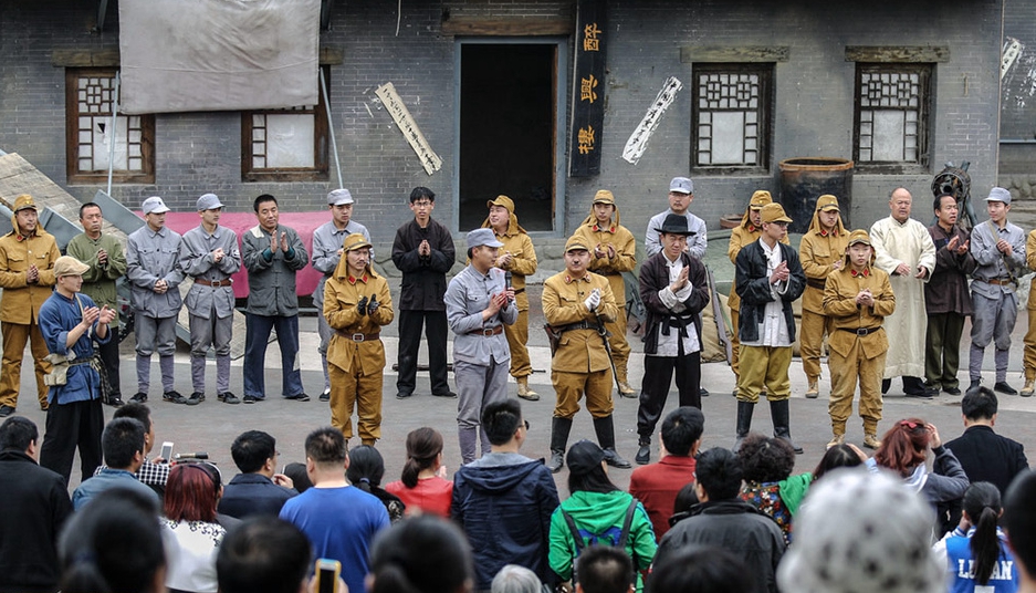 镜头下:景区抗日剧的群演们,鬼子扮演者一天要"死"几十次