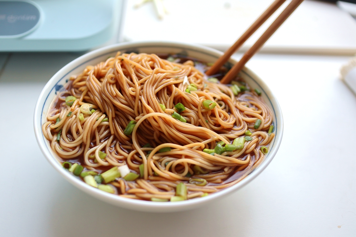 早餐吃碗酸汤葱花面,简单上手不到10分钟,元气