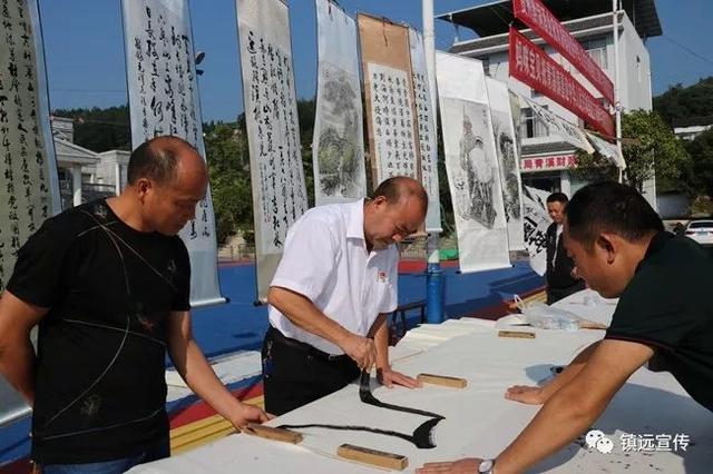 青溪镇政法委书记,副镇长吴廷东说道"在新中国成立70周年之际举办书