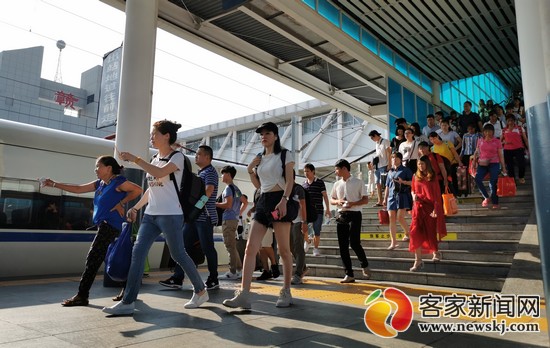 国庆期间赣州火车站将加开60趟临客