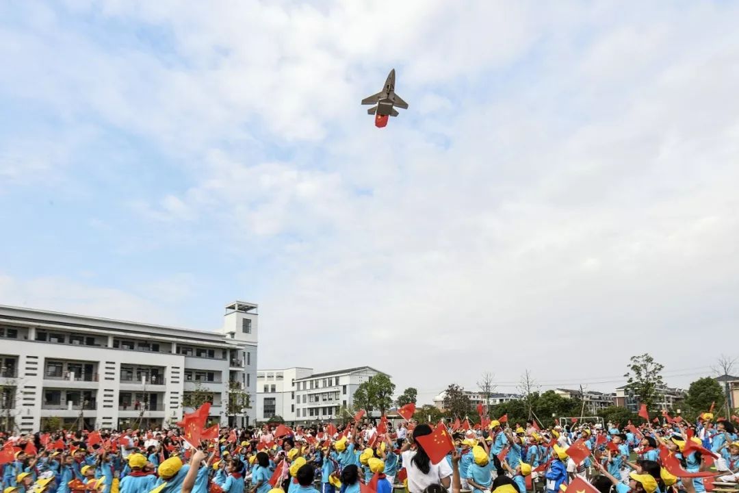 庆祝新中国成立70周年院桥中心小学筑永宁之子做龙的传人