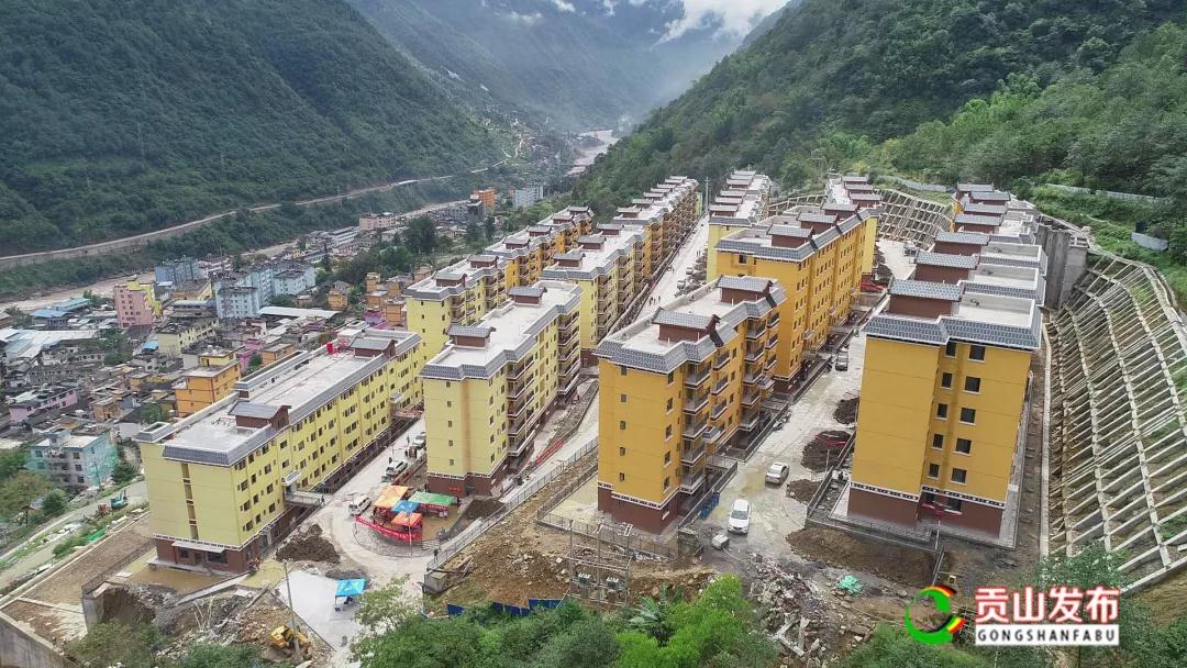 贡山县幸福新区安置点群众陆续搬迁入住