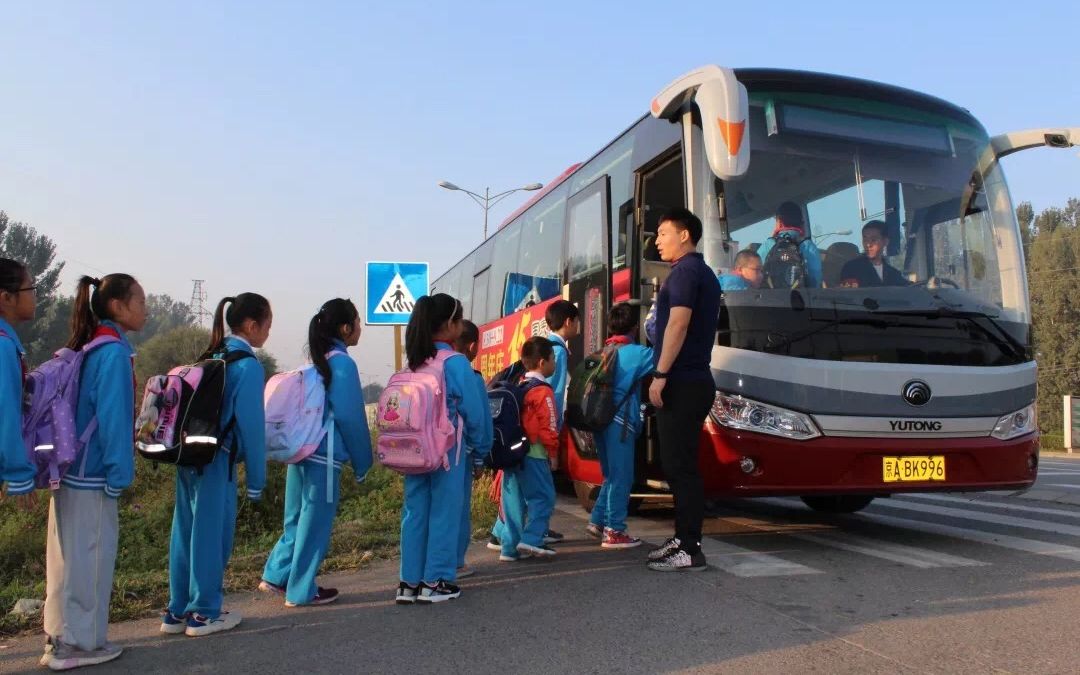 平谷开通17条“安全校车”线路试点覆盖6所农村学校
