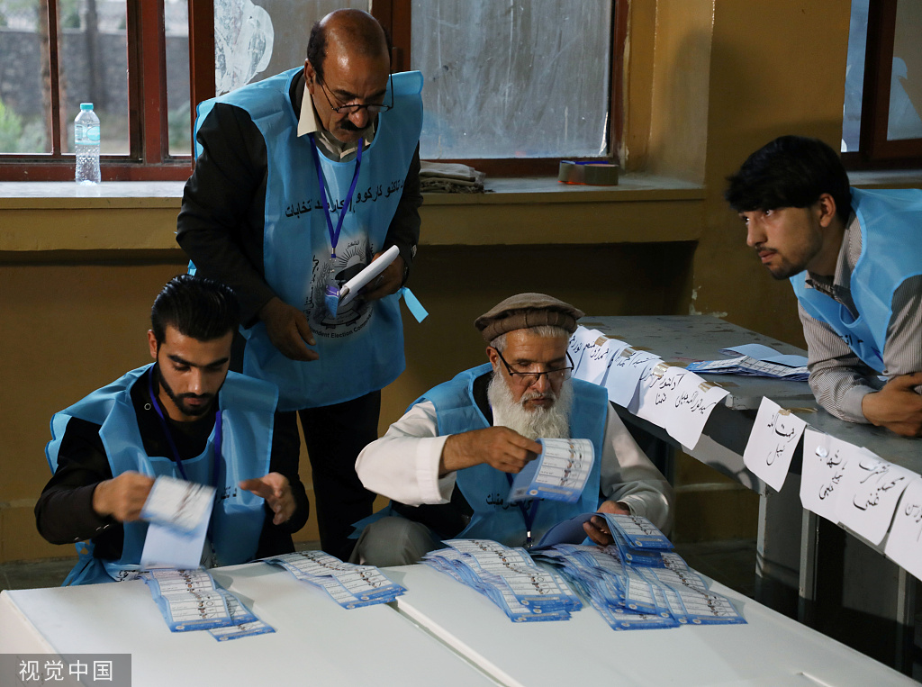 阿富汗大选日袭击不断，造成多人伤亡