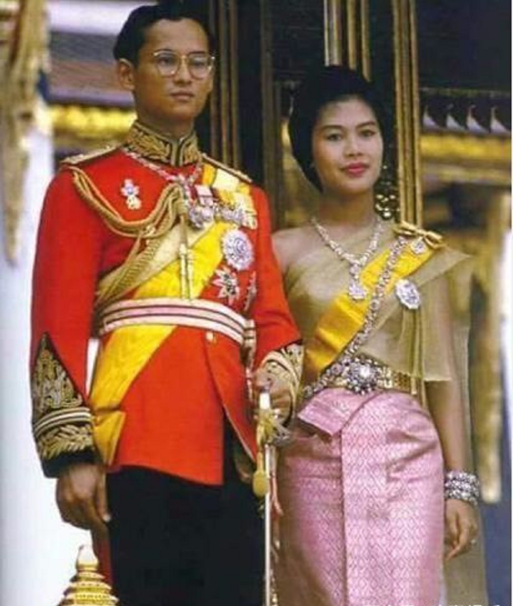 泰国国王娶5任娇妻都不算风流!三世皇35个妃子56个孩子成一家