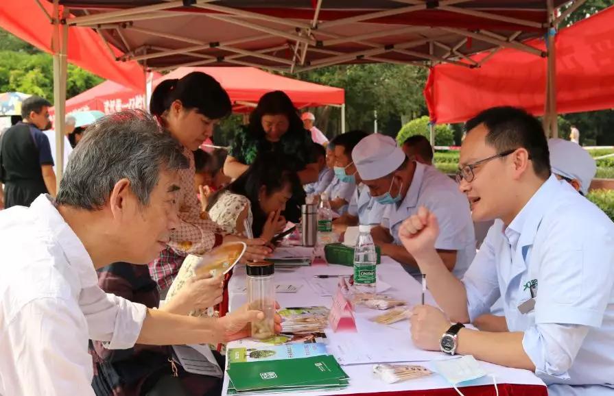 热烈祝贺大众口腔六大专家荣获“2019年度江城种植大咖”称号！(图27)