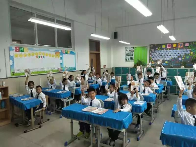 大连开发区东山小学一年二班受到了广大老师,家长和学生的让孩子们在