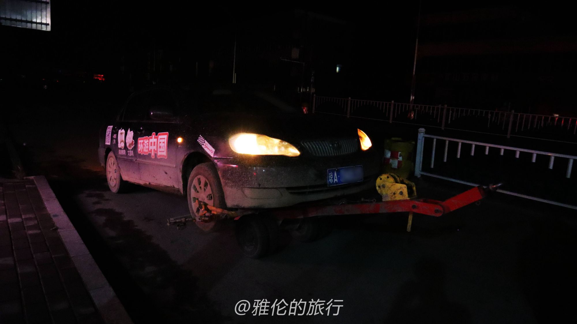 女孩旅行张掖,夜里2点野外等拖车,寒冷天气,水温表却亮红灯?