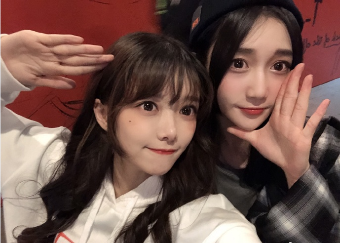 主持,还有几个人不得不说起,那就是小苍,冬阳以及今天的女主人公小悠