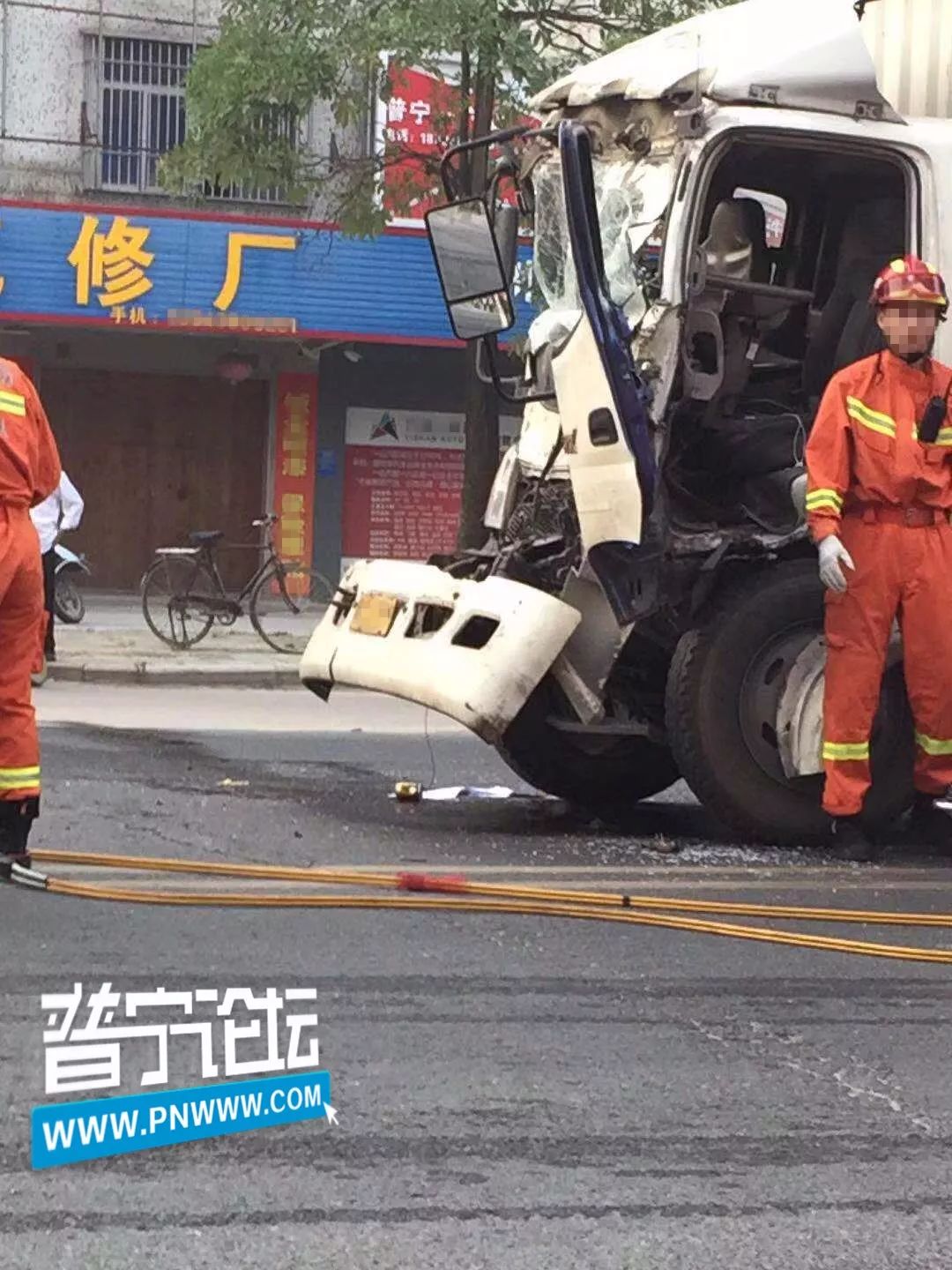 【事故】普宁池尾塘边某路口附近发生货车追尾