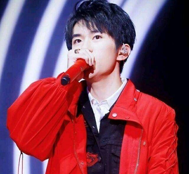 易烊千玺唱歌被粉丝接话 f31dd41ebca4457ca56a5a9584965e49.jpeg