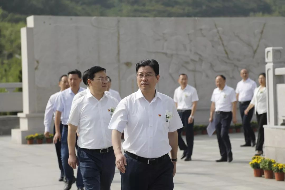 韩宏亮主持公祭活动