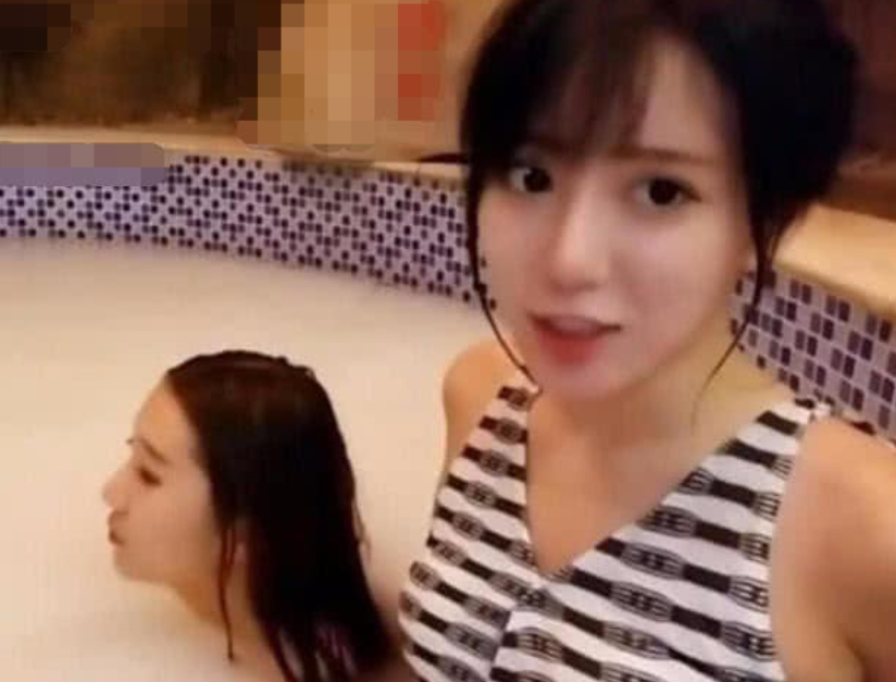 斗鱼一姐呆妹儿多年前照片流出人设崩塌严重网友无法接受