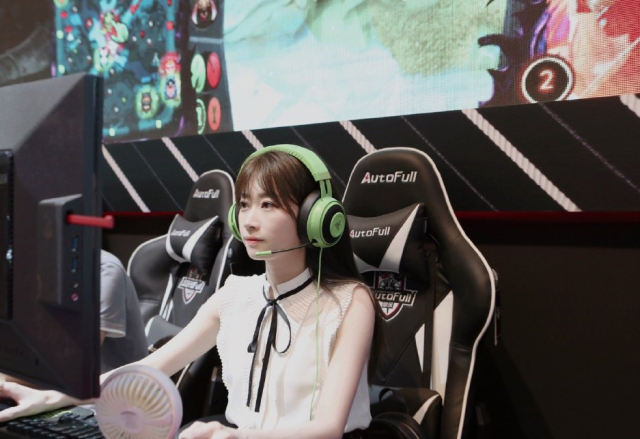 dota2女解说颜值被质疑坦克,一姐ams实力拯救