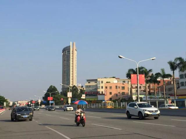 番禺|洛浦"红了!大街小巷挂上五星红旗喜迎国庆