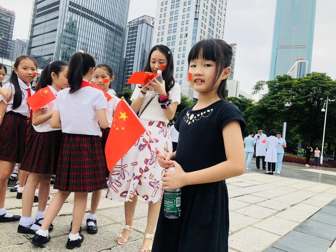 罗湖千人快闪视频震撼出炉!音乐一响就让人热