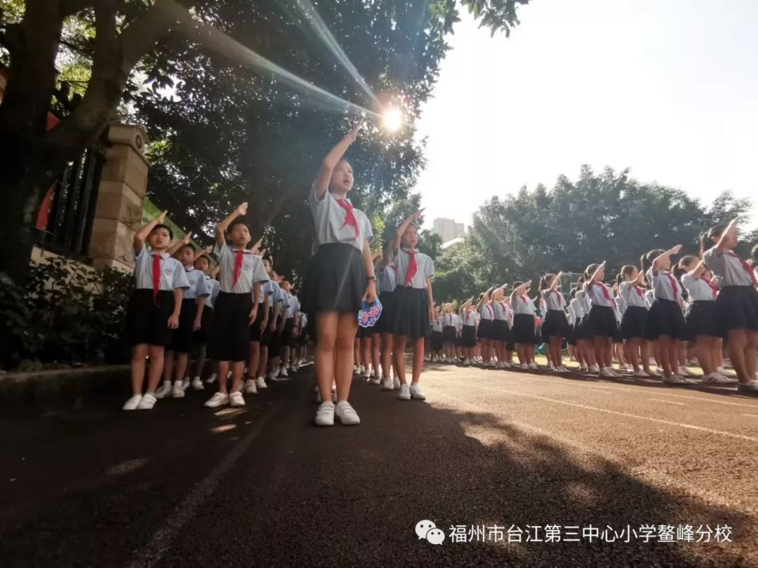 鳌峰幼儿园陈雪梅园长介绍,除了文艺汇演,这个月,园里还开展了丰富