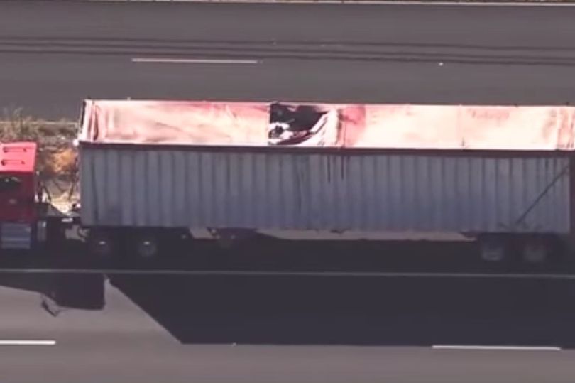 美国一跳伞员偏离路线撞上高速公路飞驰卡车当场死亡