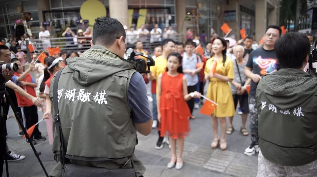罗湖千人快闪视频震撼出炉!音乐一响就让人热