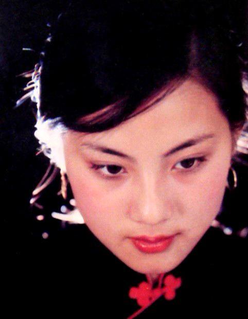 原创《红楼梦》最漂亮女演员 邓婕都嫉妒她的美貌 28却为情自杀