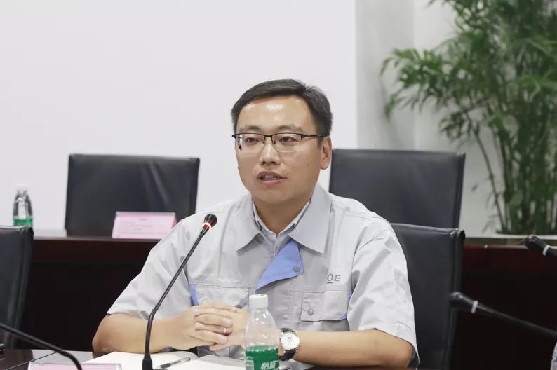 vp和总经理 47df2efc62ab4ded823d8b83d8056614.jpeg