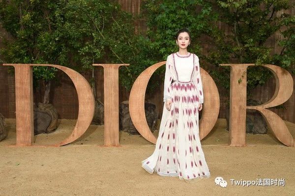 刘雯巴黎时装周闭场_刘雯巴黎走秀2019_巴黎时装表演周/