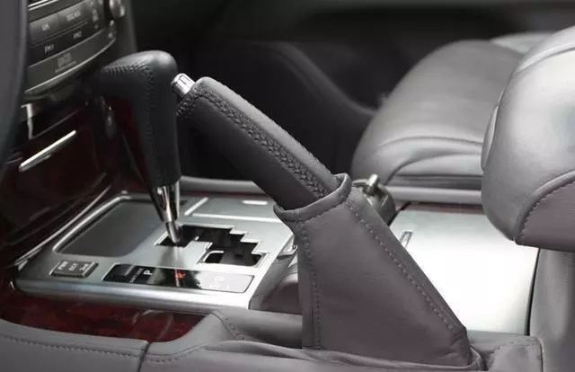 手刹怎么拉才最恰当 493b5426d2b7410fa34f2ebb22a6d372.jpeg