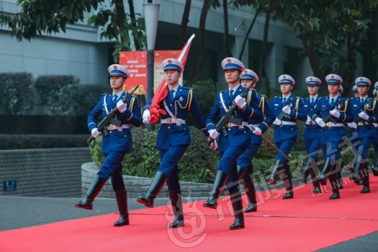 重庆招聘消防_全国首支女子消防中队成立(3)