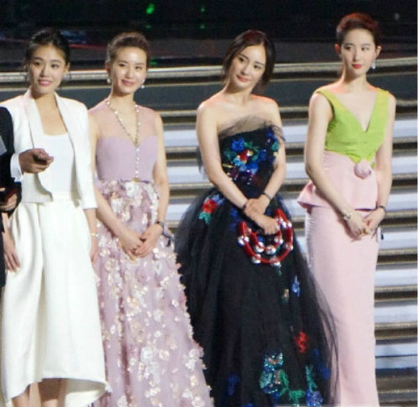 新一代虎扑女神揭晓 | 打败高圆圆的,竟然是她_刘亦菲