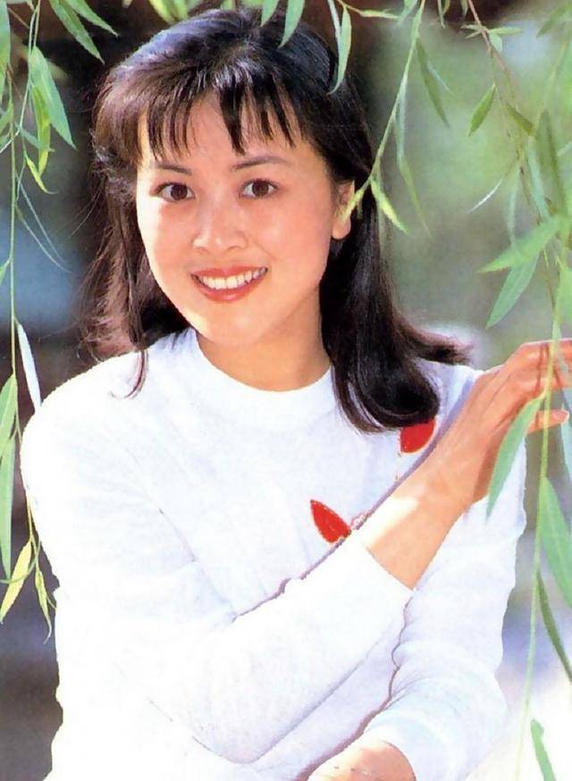 60岁陈肖依发文祝贺"人民艺术家"秦怡,息影多年,现旅居海外_上海电影