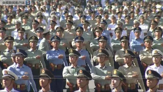 小的24岁 在即将举行的 国庆70周年阅兵式上 首次亮相的领导指挥方队