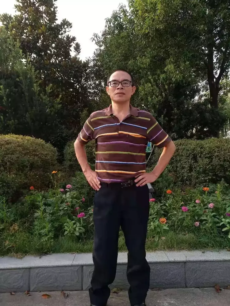 陈海泉,男,1967年出生,中共党员,本科学历,中学高级教师,现任南丰二中