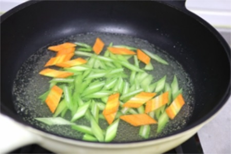 做什么菜放芝麻油 cce5d19e56d64b30b319cd8afe1e34c0.jpeg