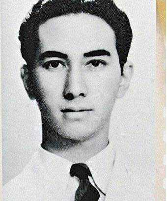 轻时的何鸿燊长得实在太帅了那年20岁的他身高1米83,身上有四国混血基因婚后何鸿燊不甘现状,想要出人