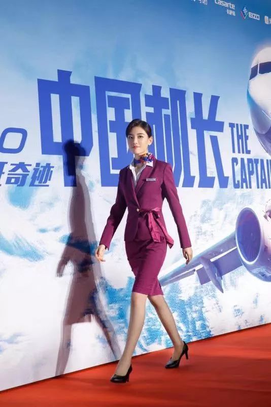潮明星 | 专访《中国机长》演员雅玫,乘务员"张秋悦"邀你假期一起飞