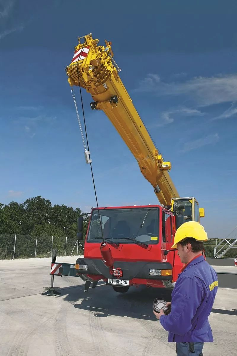 1结构紧凑,经济实惠,标志着长伸缩臂,高容量,非凡的机动性以及全面的