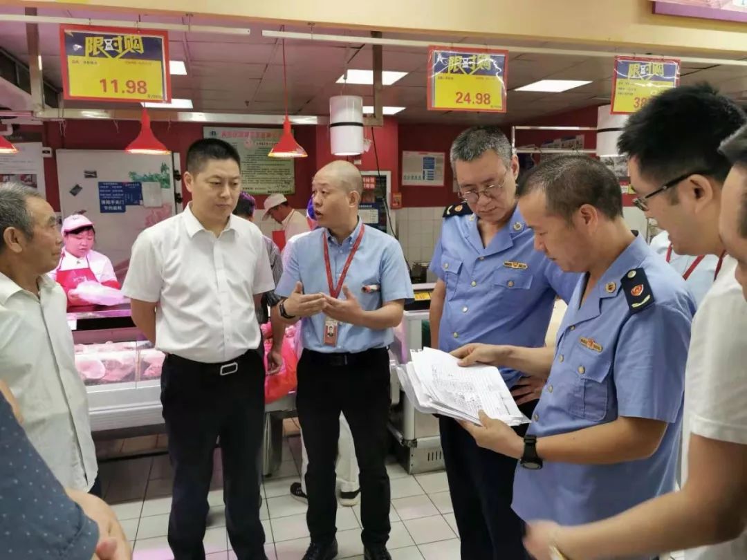 9月26日,蒋华江一行到黄岩开展国庆节前食品安全督查,重点检查了黄岩