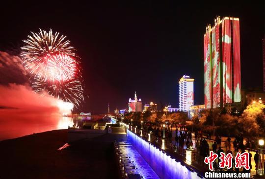 中俄建交70周年大型焰火晚会“燃爆”边城