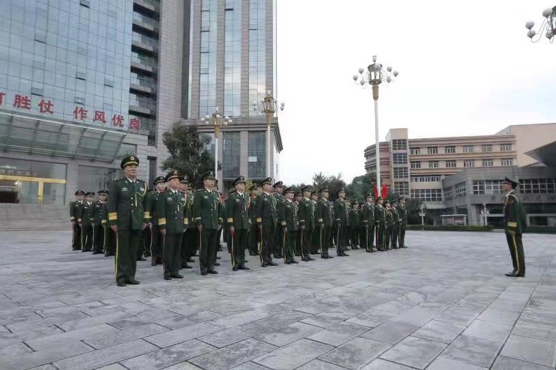 武警贵州省总队举行升国旗仪式庆祝新