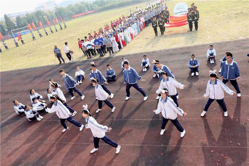 运动会入场式,江中学子花式告白祖国!(文末附视频)