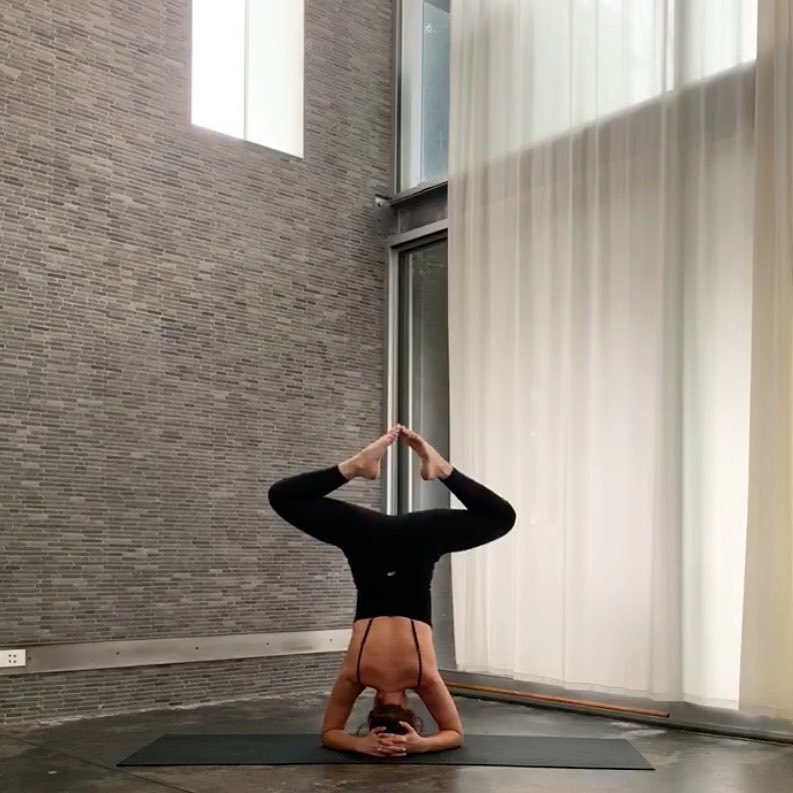 拍照腿部动作展示 0ab4f1d7beef488d9b186d64365fccf8.jpeg