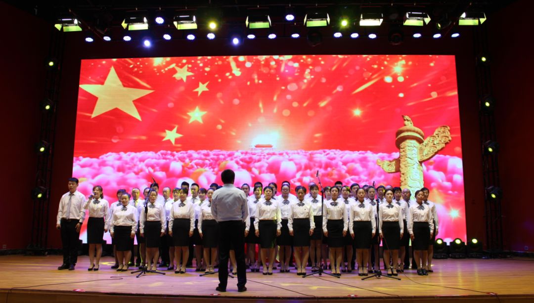 绣红旗合唱简谱_女声合唱绣红旗简谱(5)