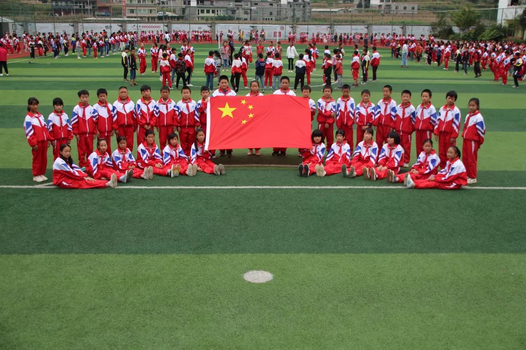 织金县共青团员少先队员展爱国风采