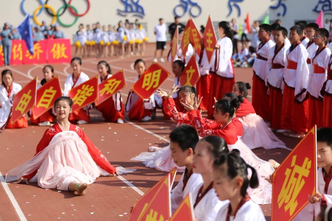 我们的运动会开幕式现场!