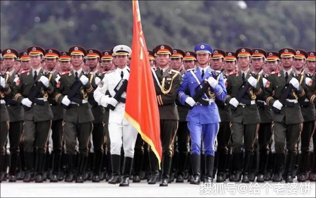 2019年国庆阅兵,国庆70周年阅兵图片 回首往昔国庆节.1949-2019新中国70年阅兵的对比